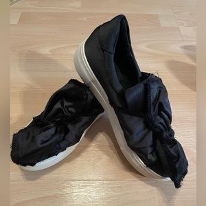 Slip on sneakers with black bow